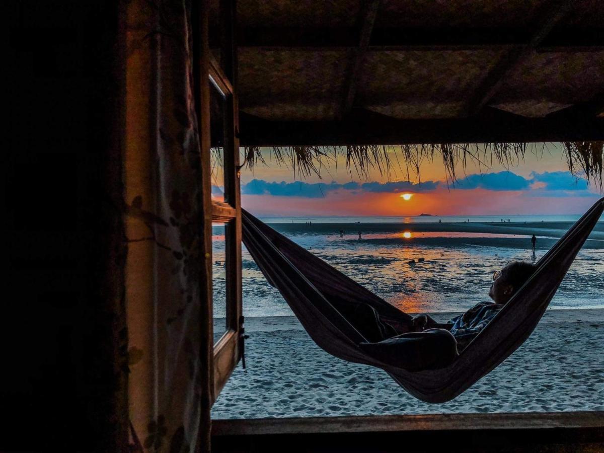 Castaway Beach Bungalows Szrithanu Kültér fotó